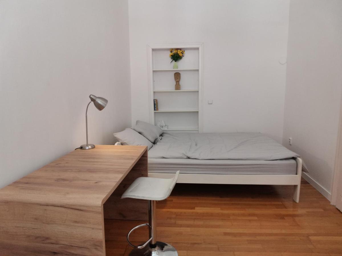 Downtown 3 Bdr Charm - Walk To All Attractions Bratislava Bagian luar foto