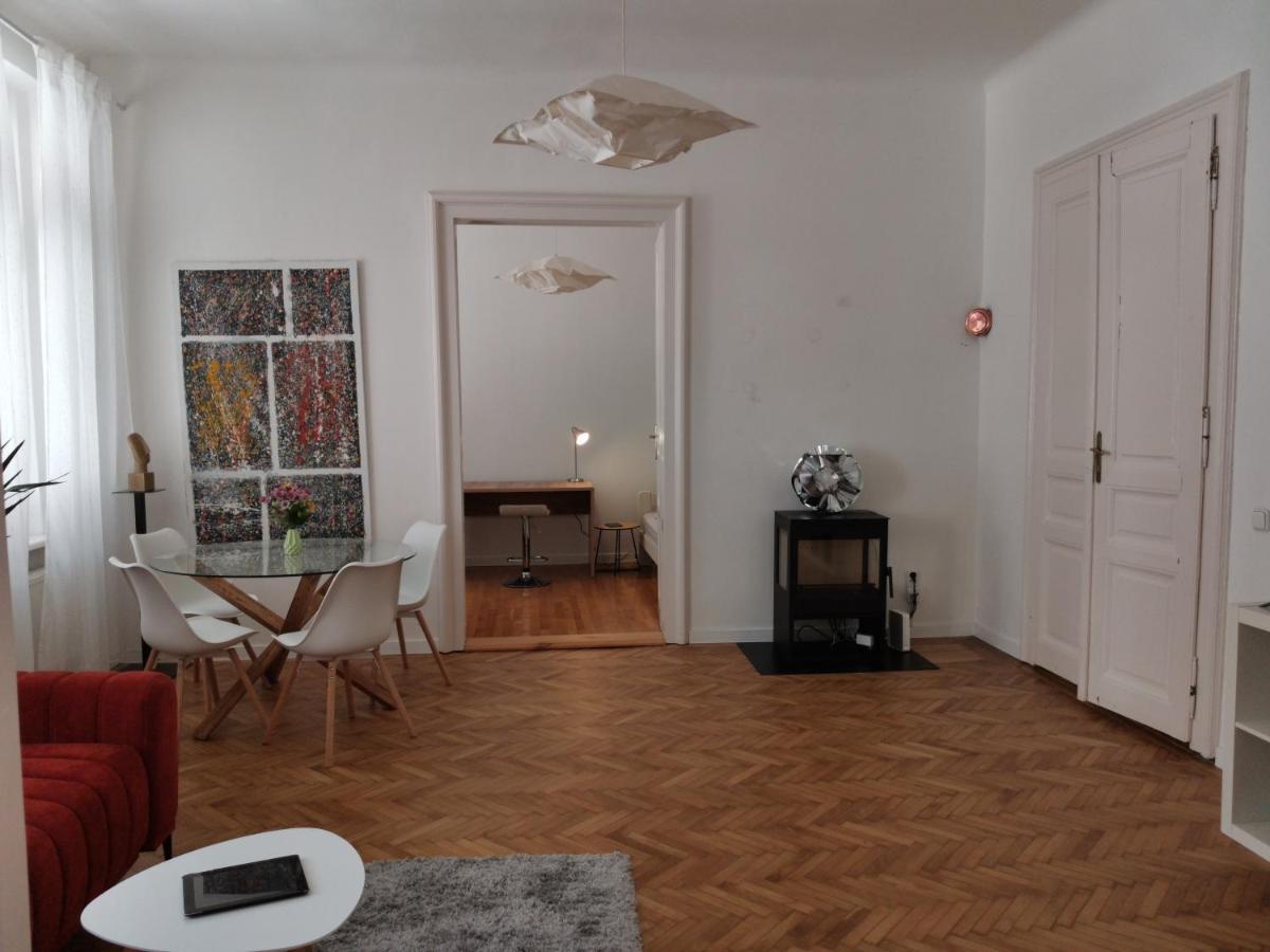 Downtown 3 Bdr Charm - Walk To All Attractions Bratislava Bagian luar foto