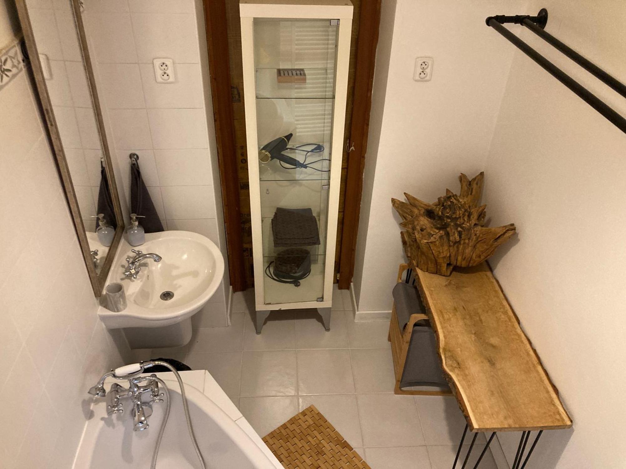 Downtown 3 Bdr Charm - Walk To All Attractions Bratislava Bagian luar foto
